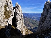 40 Canaloni tra roccioni, pareti, guglie,  pinnacoli sul vesante est roccioso verso la Val del Riso